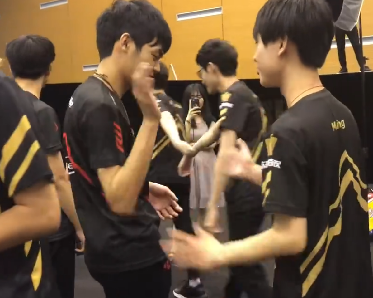 NG28-持续失利引发热议！，Ming在RNG比赛中重要助攻赢得满堂喝彩的简单介绍