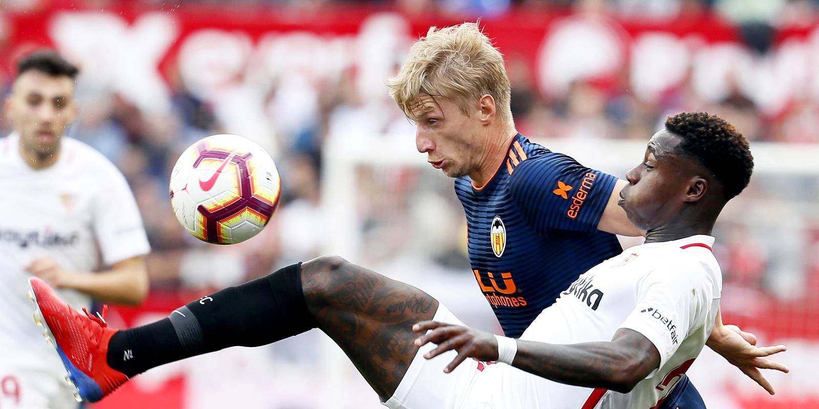 南宫28-包含哈兰德与70激战塞尔维亚队分钟，比赛局势复杂胜负难料！，Uzi焦点对战赛场气氛高涨的词条